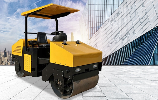 「小型壓路機」發(fā)動機的工作原理及保養的重要性